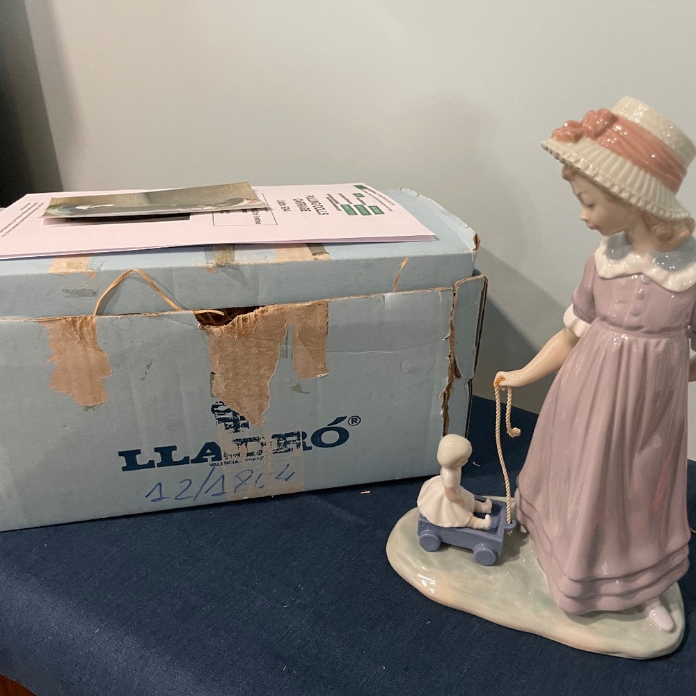 Lladro Pulling Dolls Carriage Figurine (Glossy) #5044